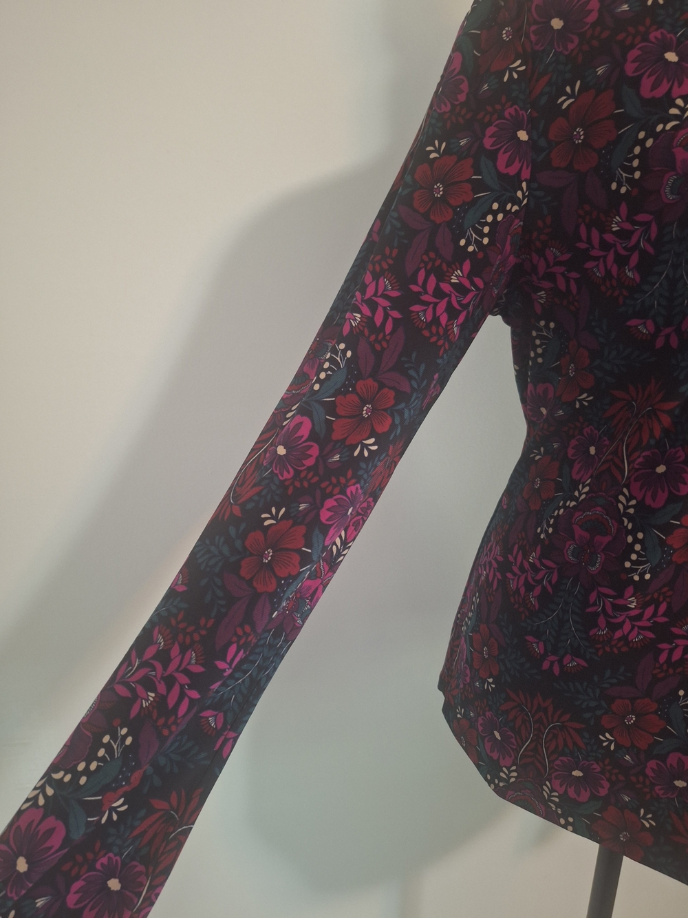 Tommy Hilfiger Dark Floral Long-Sleeve Keyhole Blouse - Picture 6 of 7